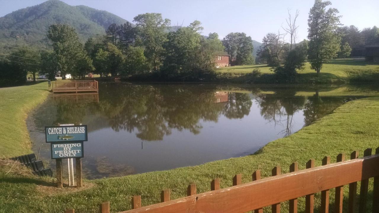 Hemlock Hollow, Pool Access, 1089 Free Tickets Each Paid Day, Dollywood And More Sevierville Exterior foto